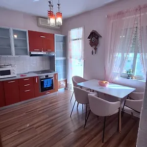 Cozyflat In The Middle Of Apartment Tirana