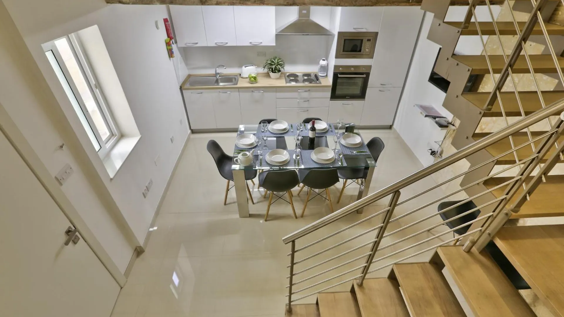 Lägenhet Exquisite 3-Bedroom Duplex Penthouse With Jacuzzi In Valletta Centre