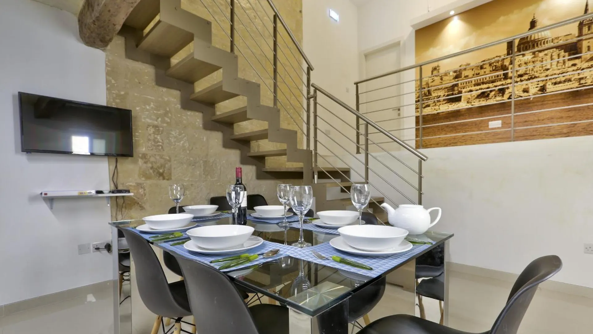 Exquisite 3-Bedroom Duplex Penthouse With Jacuzzi In Valletta Centre 0*,