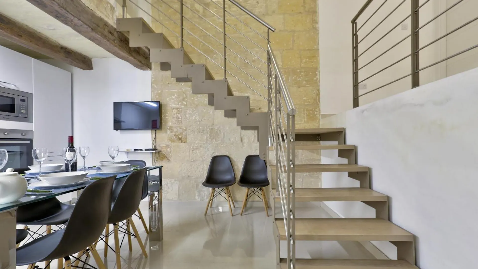 Exquisite 3-Bedroom Duplex Penthouse With Jacuzzi In Valletta Centre Malta