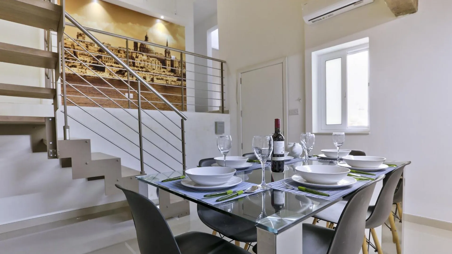 Lägenhet Exquisite 3-Bedroom Duplex Penthouse With Jacuzzi In Valletta Centre Malta