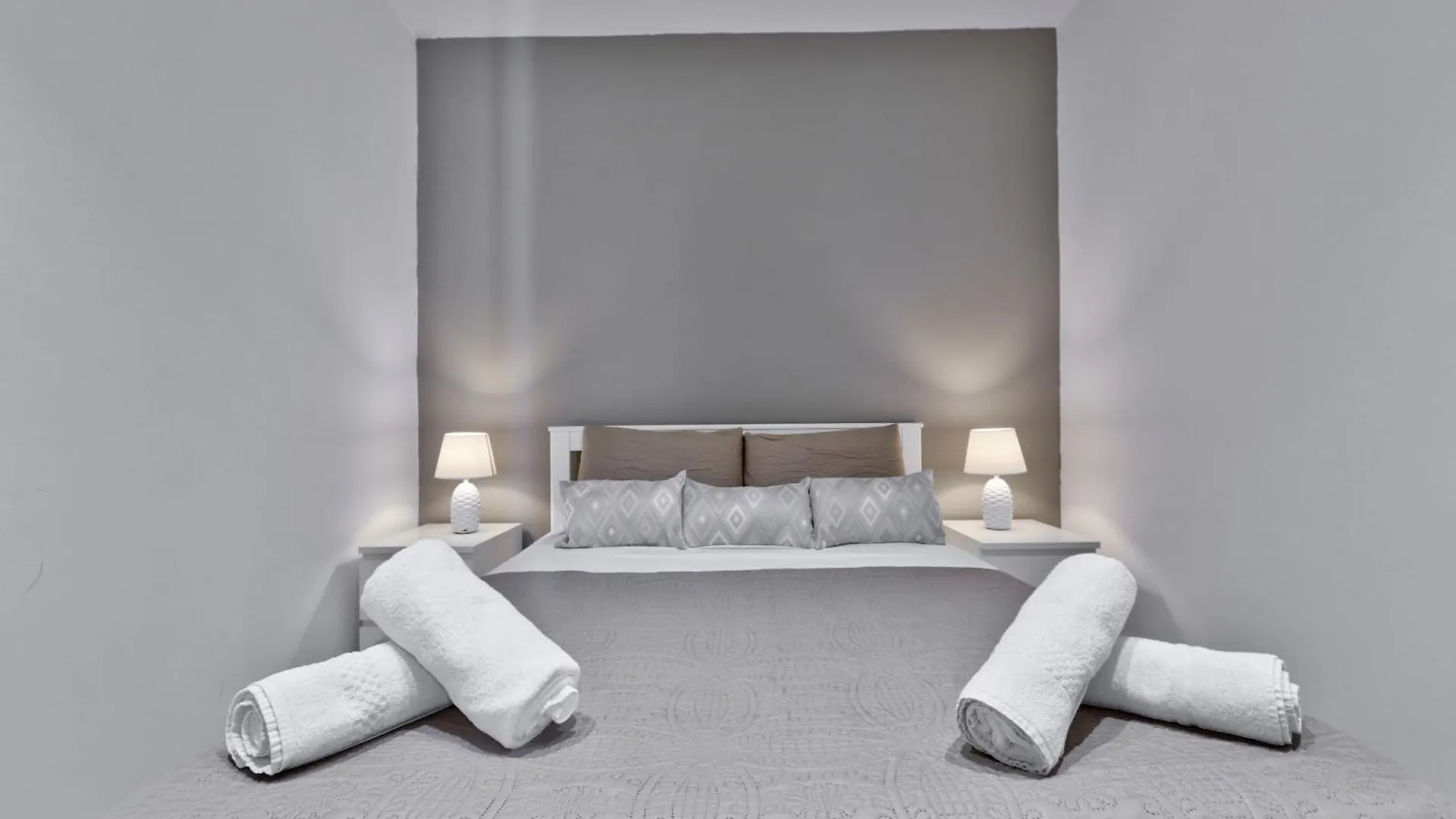 Exquisite 3-Bedroom Duplex Penthouse With Jacuzzi In Valletta Centre