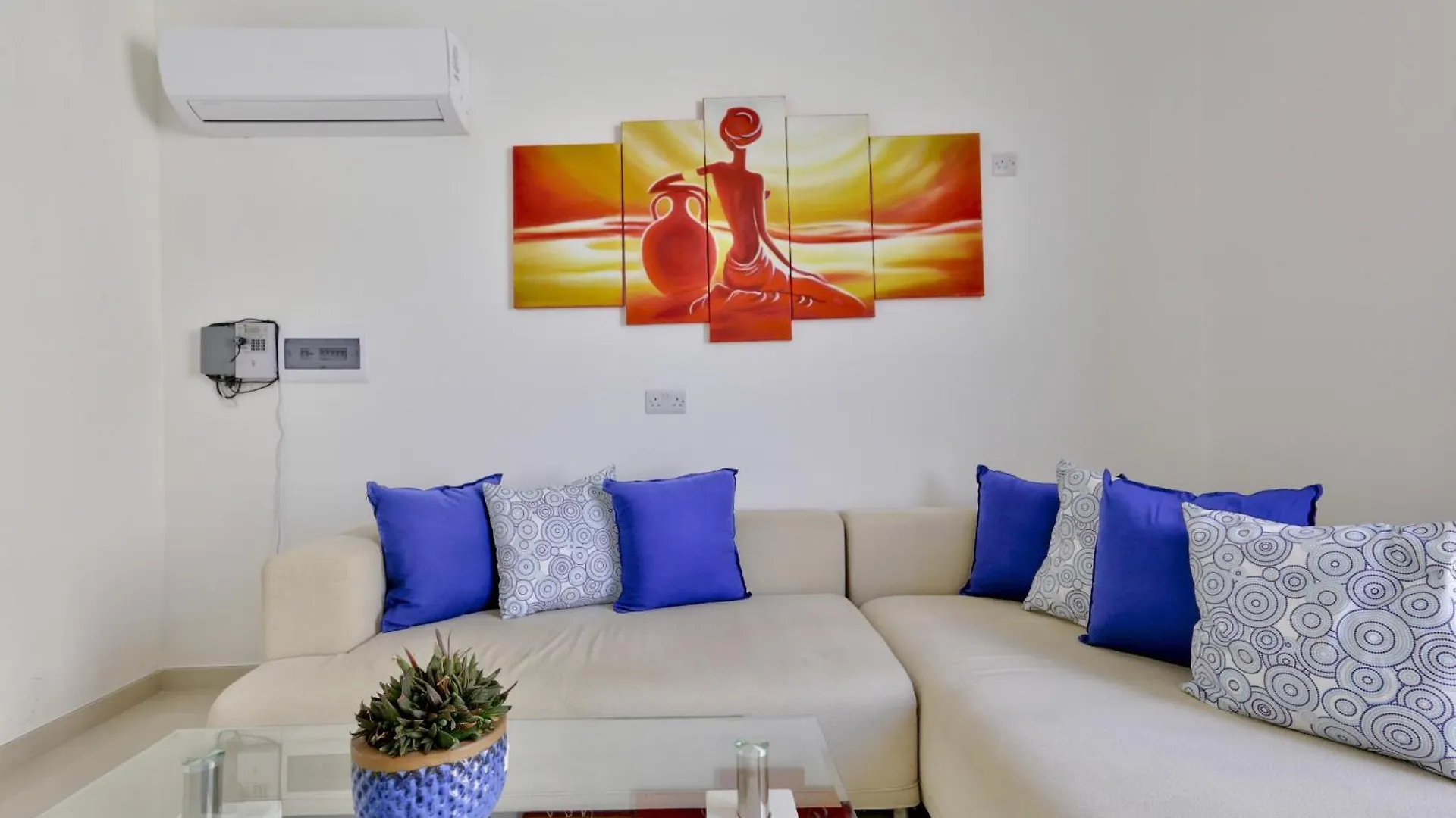 Exquisite 3-Bedroom Duplex Penthouse With Jacuzzi In Valletta Centre 0*,  Malta