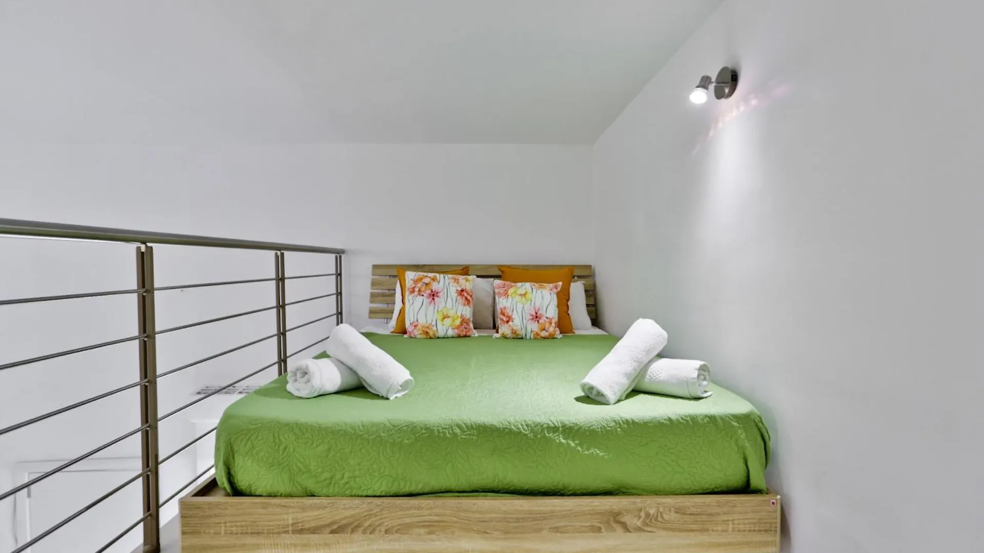 Exquisite 3-Bedroom Duplex Penthouse With Jacuzzi In Valletta Centre