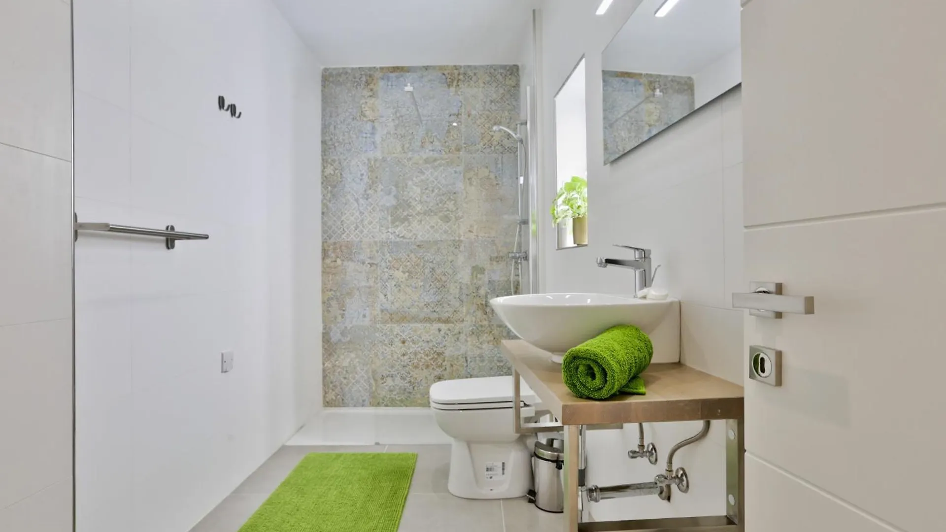 Exquisite 3-Bedroom Duplex Penthouse With Jacuzzi In Valletta Centre Malta