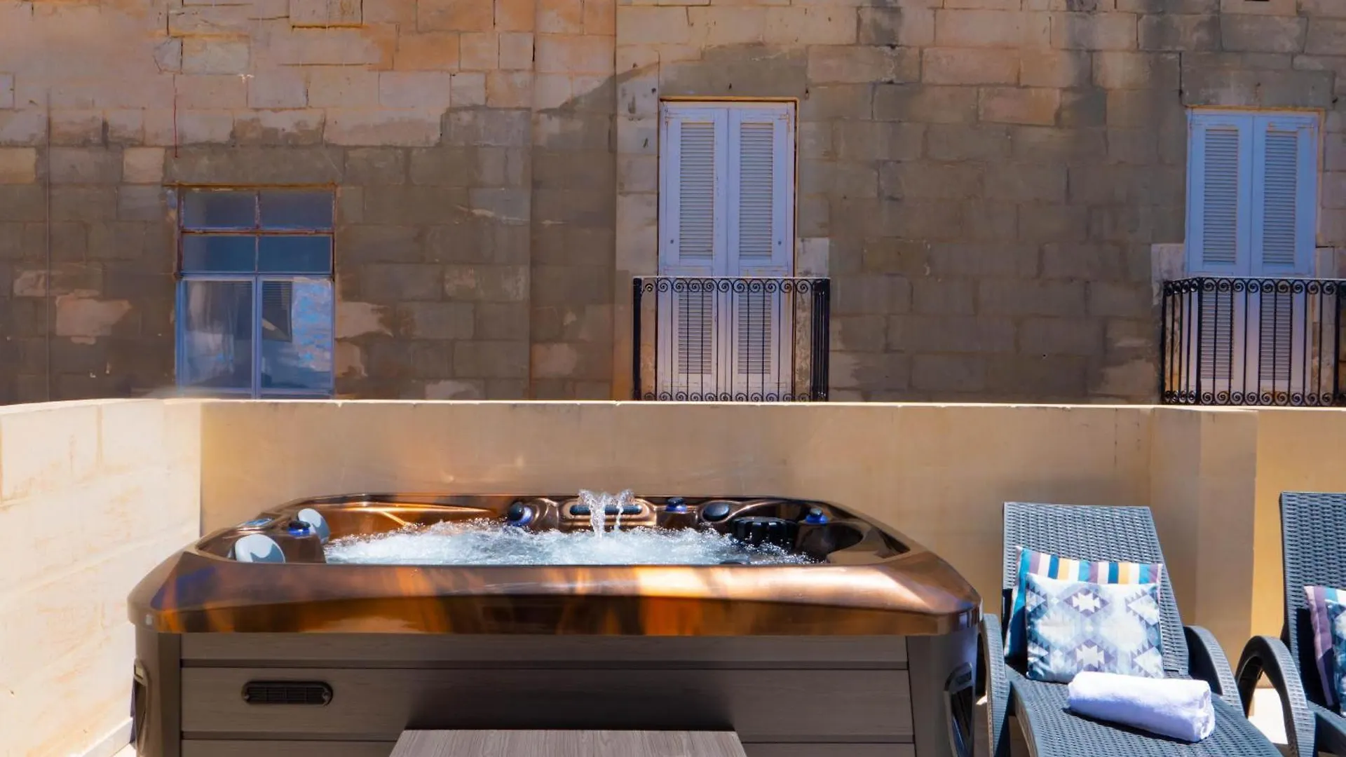 Exquisite 3-Bedroom Duplex Penthouse With Jacuzzi In Valletta Centre